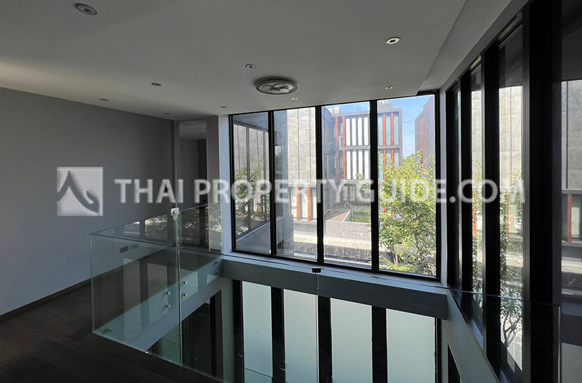 House with Private Pool in Srinakarin 